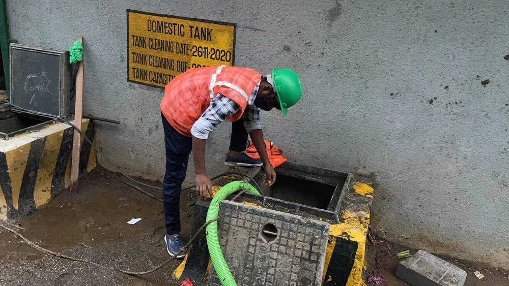 Construction labour camp septic tank cleaning service in Hyderabad